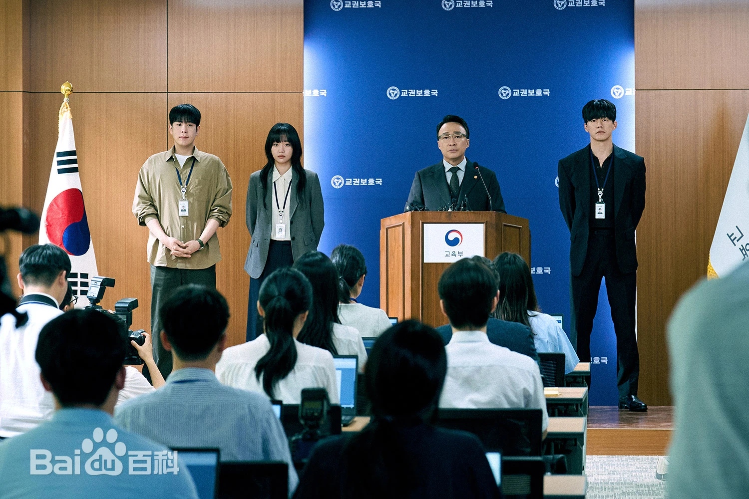 韓劇《鐵拳教育》角色介紹、十大看點、分集劇情：當體制失靈，就只能用拳頭重建校園秩序嗎？